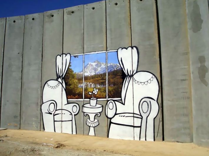 گرافیتی‌های بنکسی در دیوارهای کرانه باختری در غزه